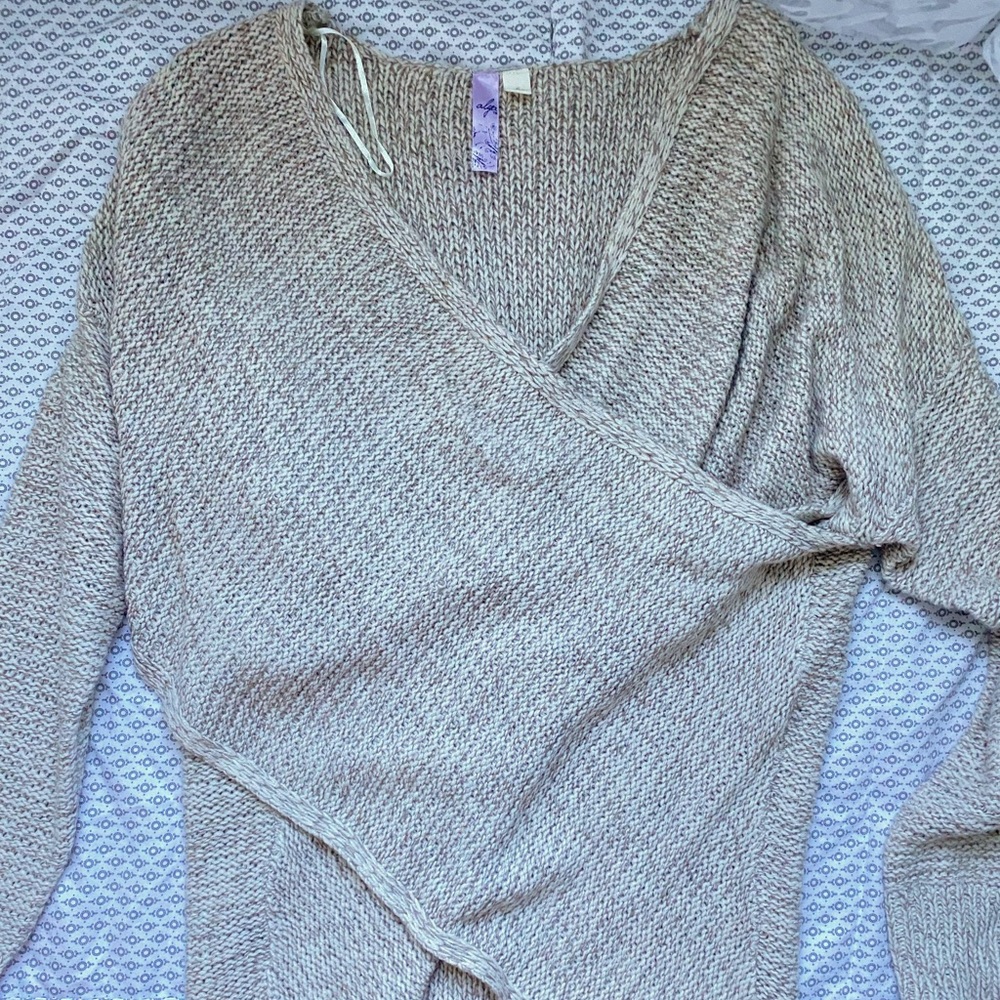 ⚡️ Francesca’s cross sweater